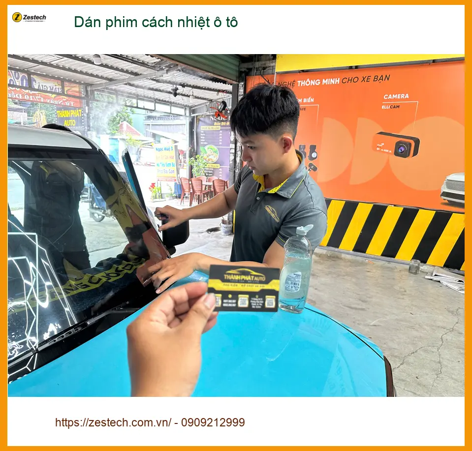 Cô Thanh dán phim cách nhiệt ô tô Kia K3 tại Hóc Môn tránh nắng hè oi bức ảnh thực tế 3