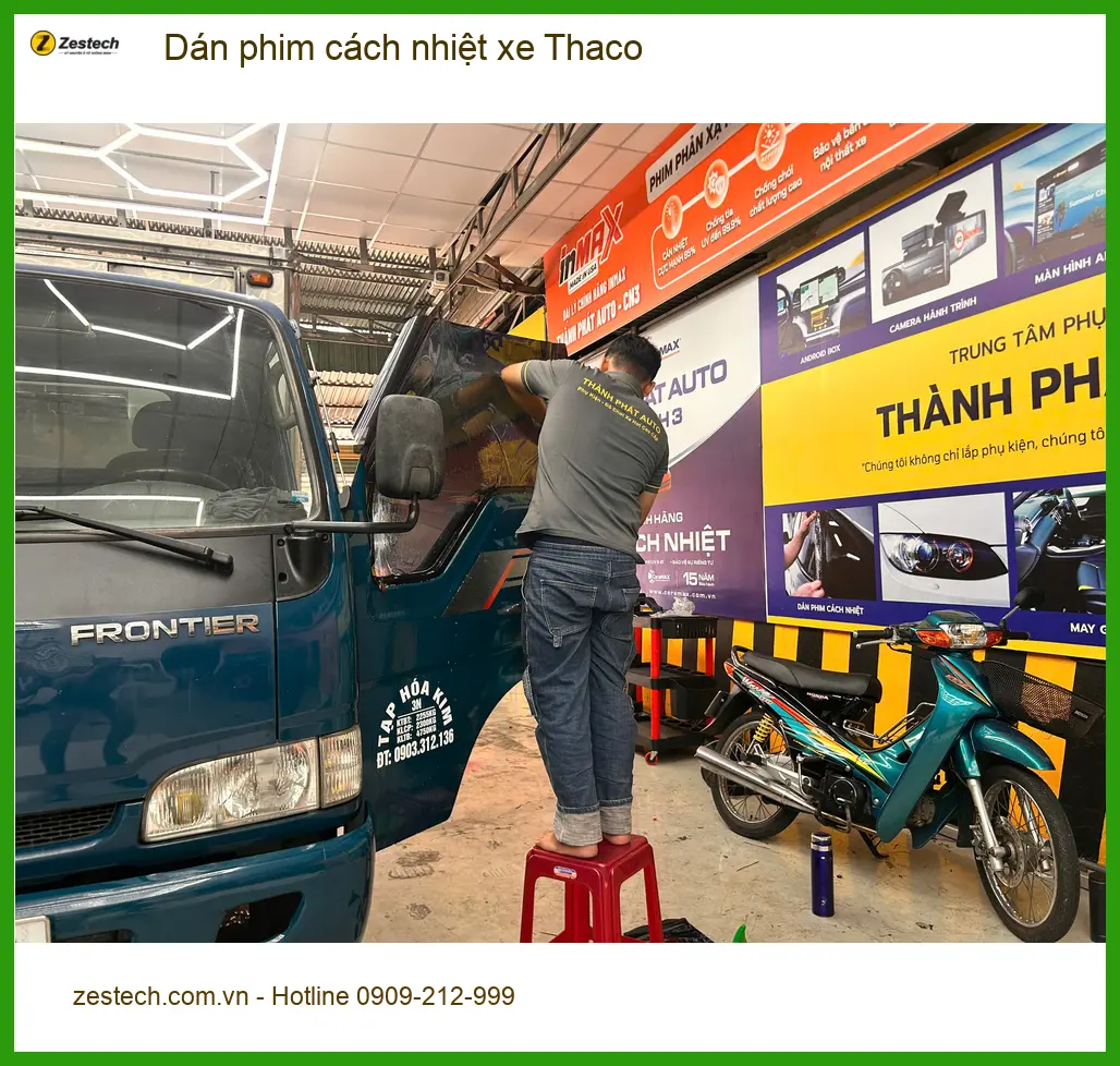 Anh Minh dán phim cách nhiệt xe Thaco Frontier tại Quận 6 trước mùa nắng nóng gay gắt