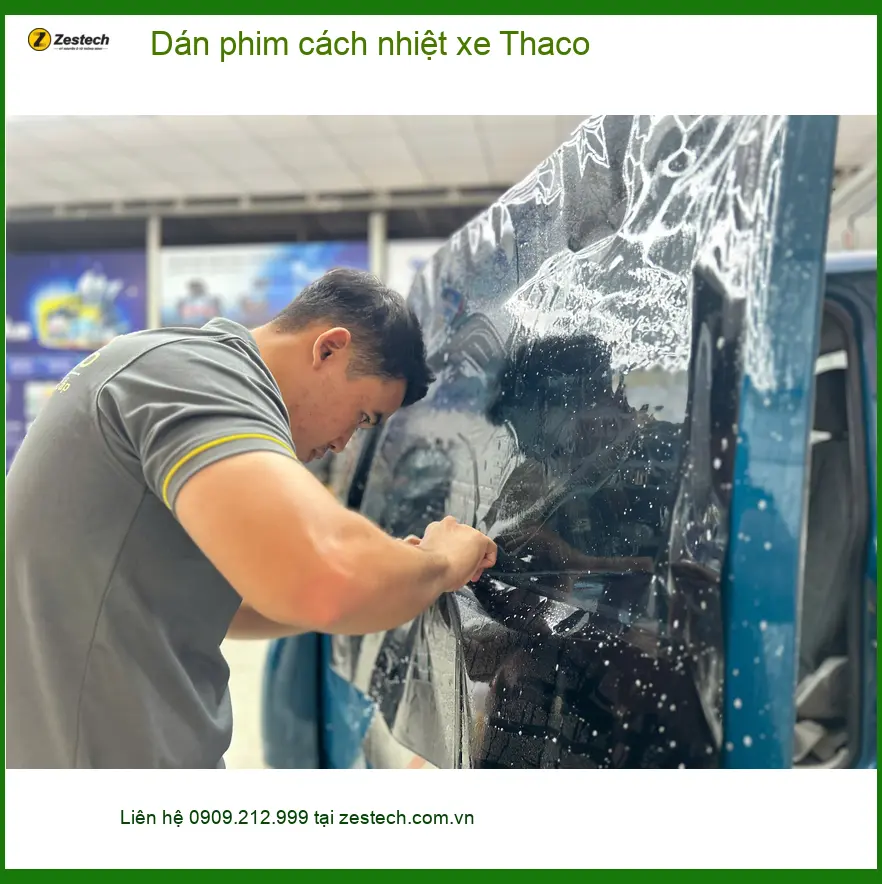 Anh Minh dán phim cách nhiệt xe Thaco Frontier tại Quận 6 trước mùa nắng nóng gay gắt ảnh thực tế 2
