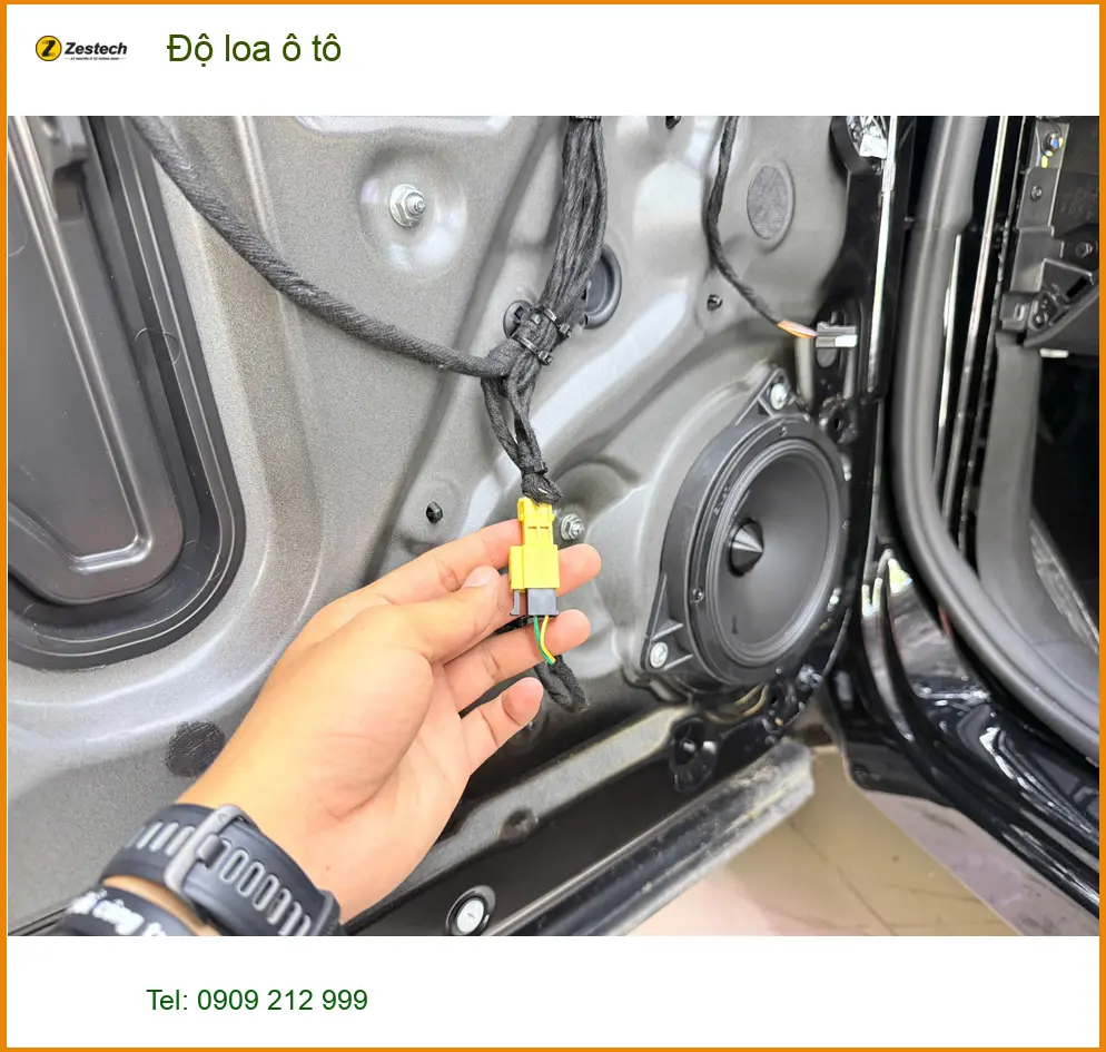 Chú Lâm độ loa ô tô Hyundai Accent tại Quận 5 vì loa zin nghe không hay ảnh thực tế 4