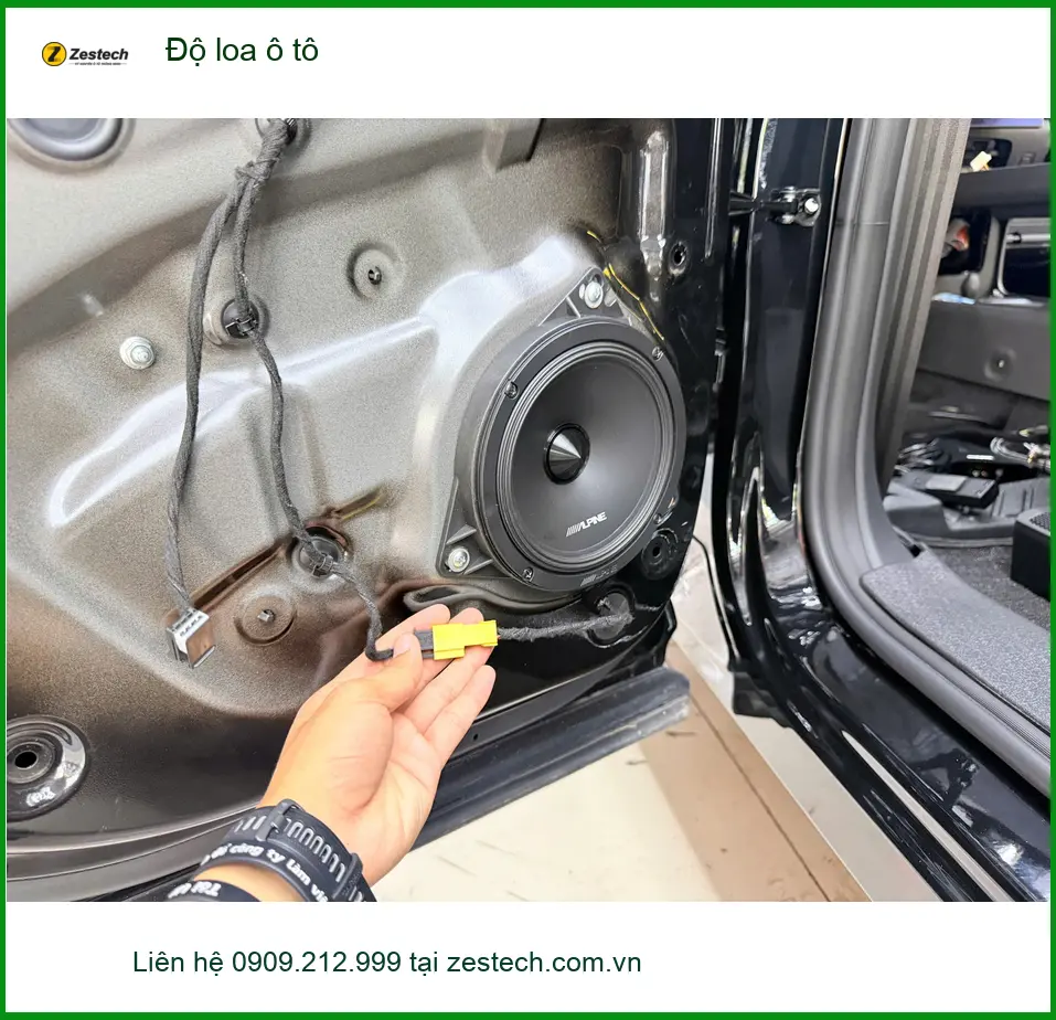 Anh Khải độ loa ô tô Honda CR-V tại Gò Vấp để âm thanh xe hay hơn ảnh thực tế 3