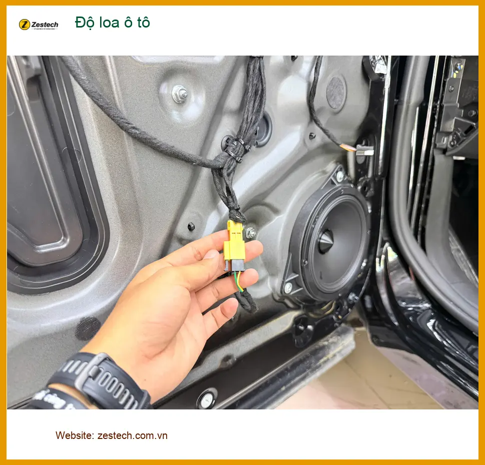 Anh Khải độ loa ô tô Honda CR-V tại Gò Vấp để âm thanh xe hay hơn ảnh thực tế 4