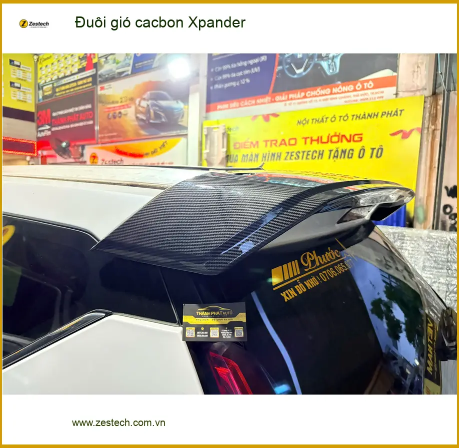 Chị Thảo lắp đuôi gió cacbon Mitsubishi Xpander tại Hóc Môn để nâng tầm phong cách xe