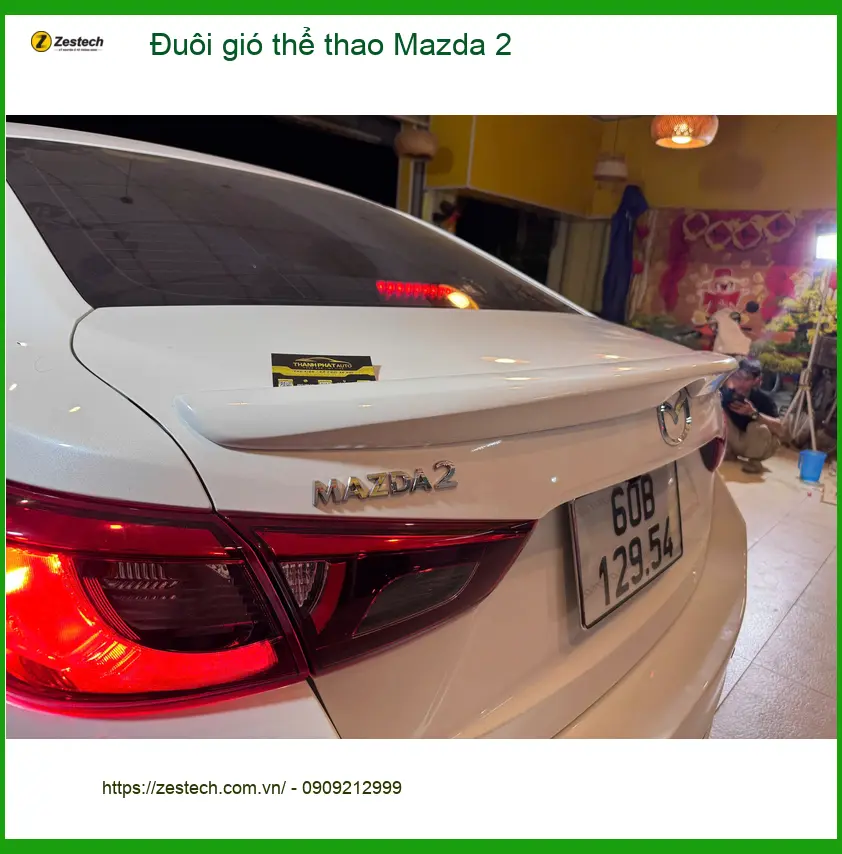 Anh Minh lắp đuôi gió thể thao Mazda 2 tại Quận 4 tạo điểm nhấn độc đáo. ảnh thực tế 2