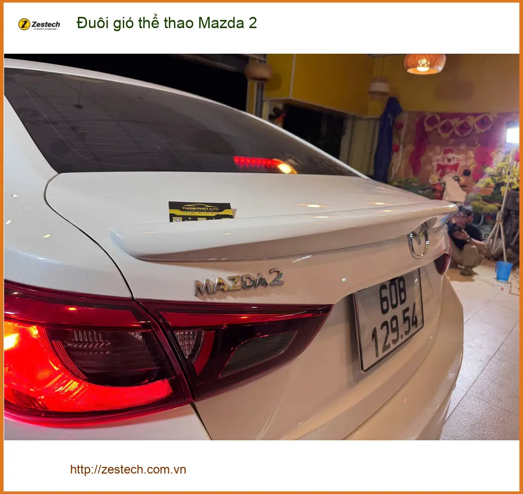 Anh Quang lắp đuôi gió thể thao Mazda 2 tại Quận 10 tăng tính khí động học ảnh thực tế 2