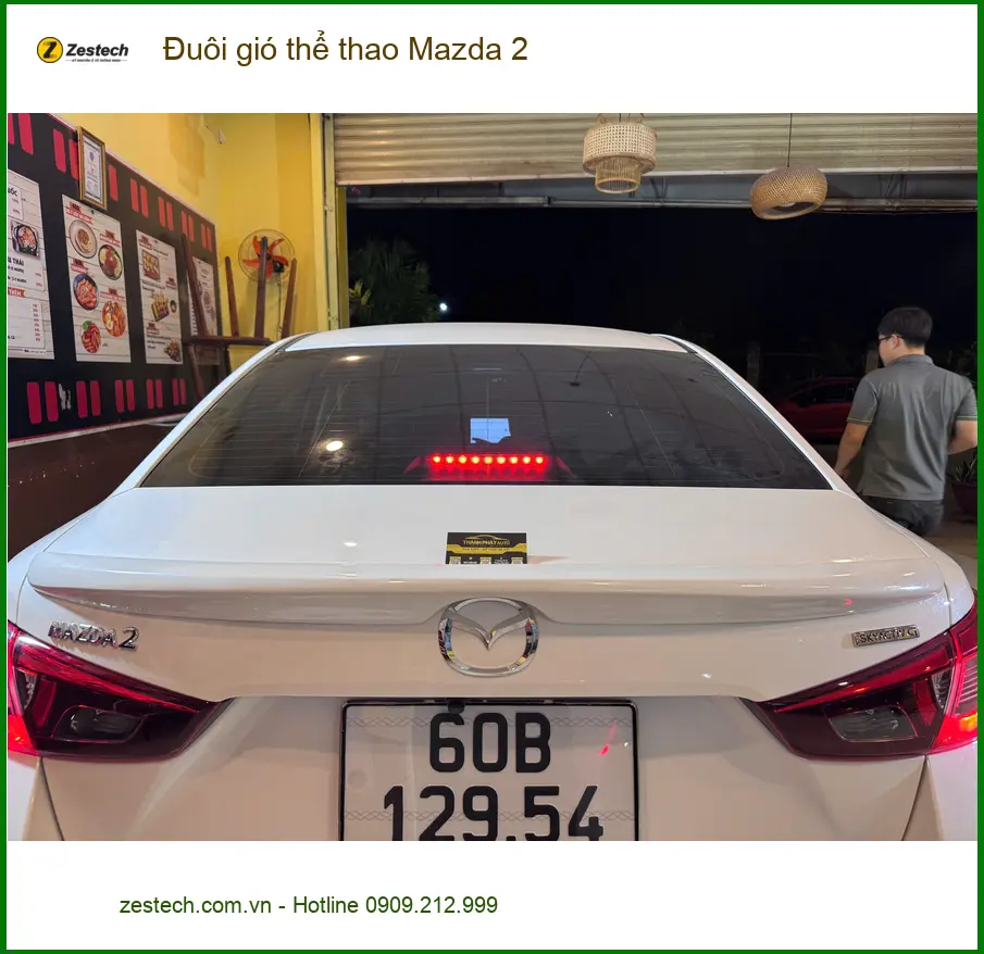 Chị Thảo lắp đuôi gió thể thao cho Mazda 2 tại Quận 9 để xe thêm cá tính ảnh thực tế 3