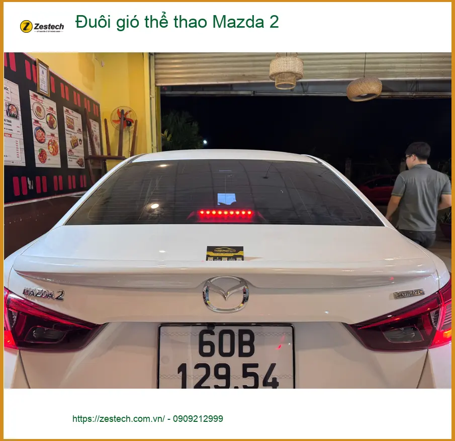 Anh Thắng lắp đuôi gió thể thao Mazda 2 tại Hóc Môn để xe trông năng động hơn ảnh thực tế 4