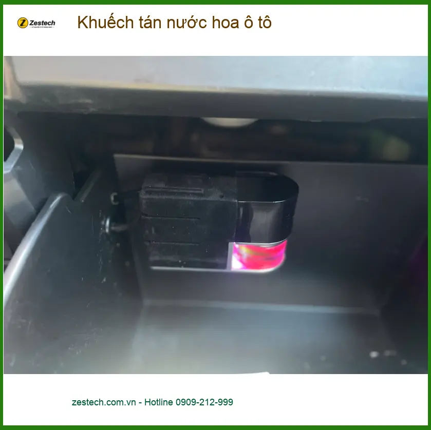 Chị Mai lắp khuếch tán nước hoa ô tô cho Mazda CX-5 tại Thủ Đức khử mùi hôi