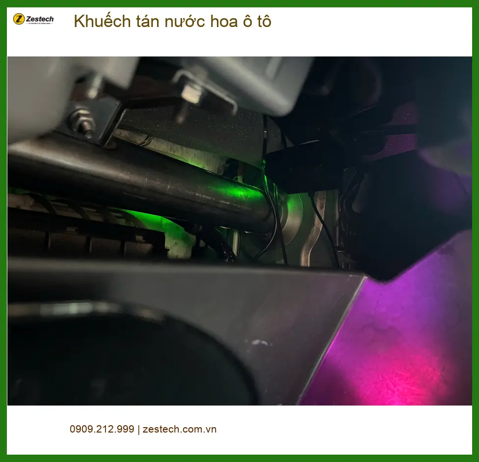 Anh Khải lắp khuếch tán nước hoa ô tô cho Kia K3 tại Quận 12, xe luôn thơm mát.