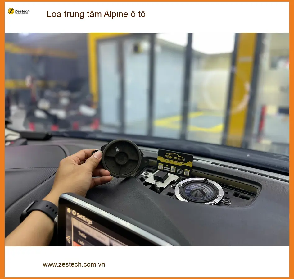 Anh Minh độ Loa trung tâm Alpine ô tô Honda CRV tại Quận Phú Nhuận