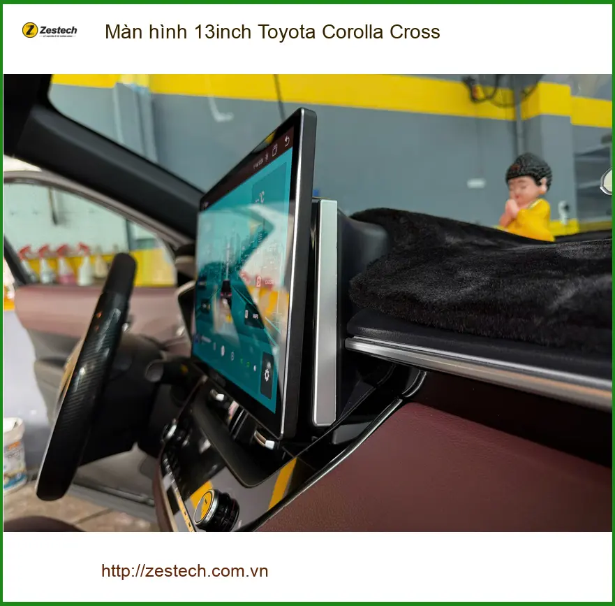 Chú Văn nâng cấp màn hình 13inch cho Toyota Corolla Cross tại Quận 9 để giải trí sống động hơn