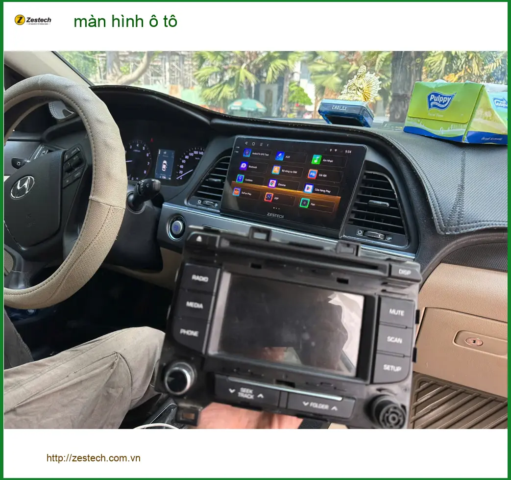 Anh Quang lắp màn hình ô tô Hyundai Santa Fe tại Quận 12 vì màn zin lỗi thời ảnh thực tế 3