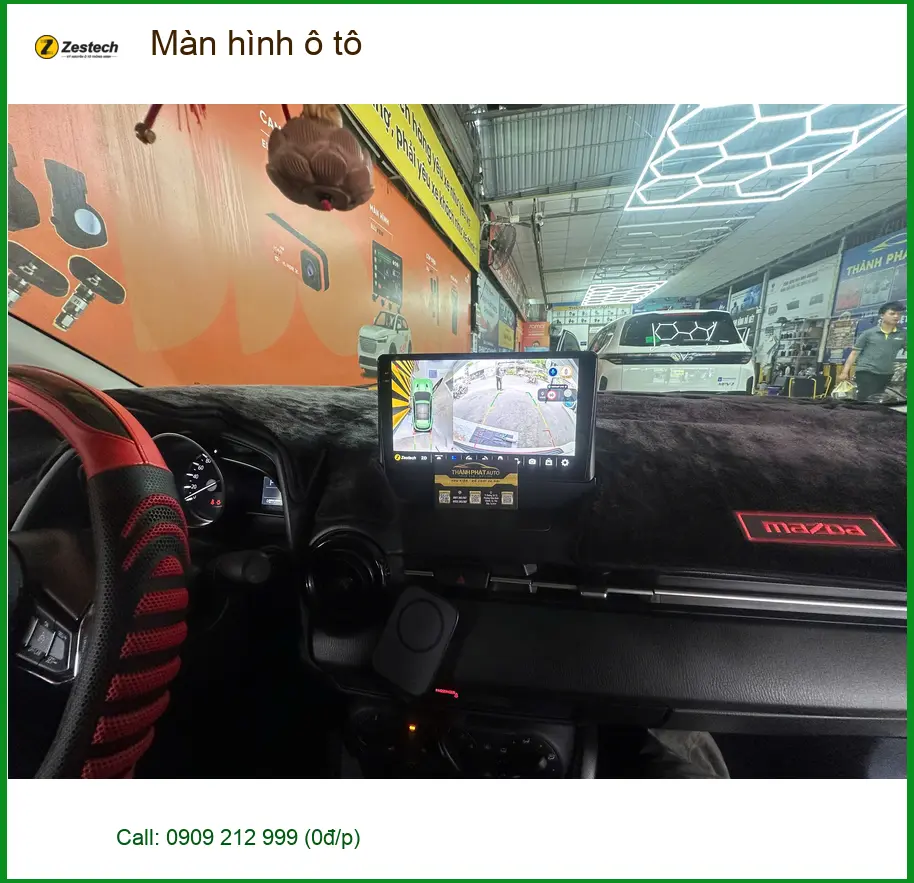 Chú An lắp màn hình ô tô cho Toyota Camry tại Quận 11 để cập nhật công nghệ mới.