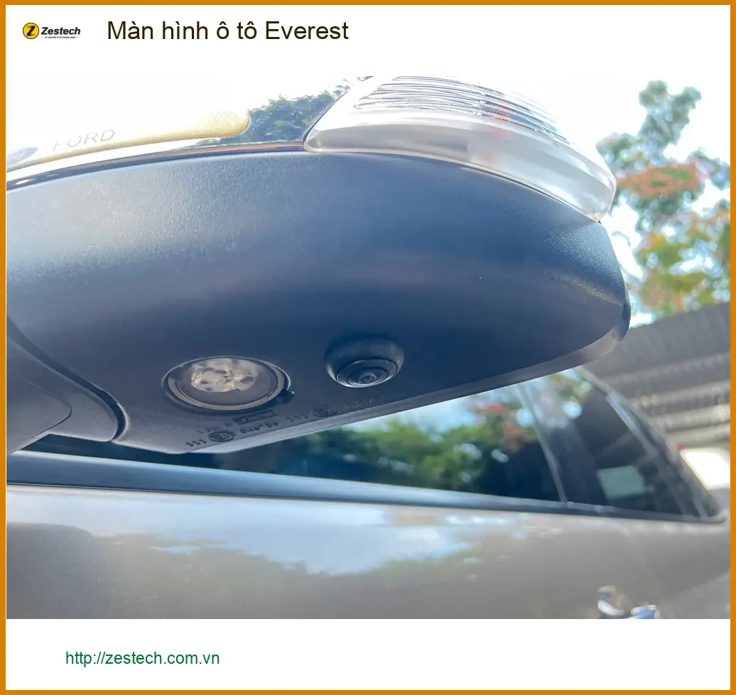 Anh Trọng nâng cấp màn hình ô tô Everest tại Quận Tân Bình vì màn zin quá cũ