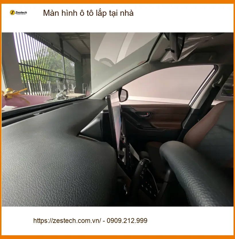 Chú Long lắp màn hình ô tô tận nhà cho Hyundai Accent tại Quận 12 để tiện lợi
