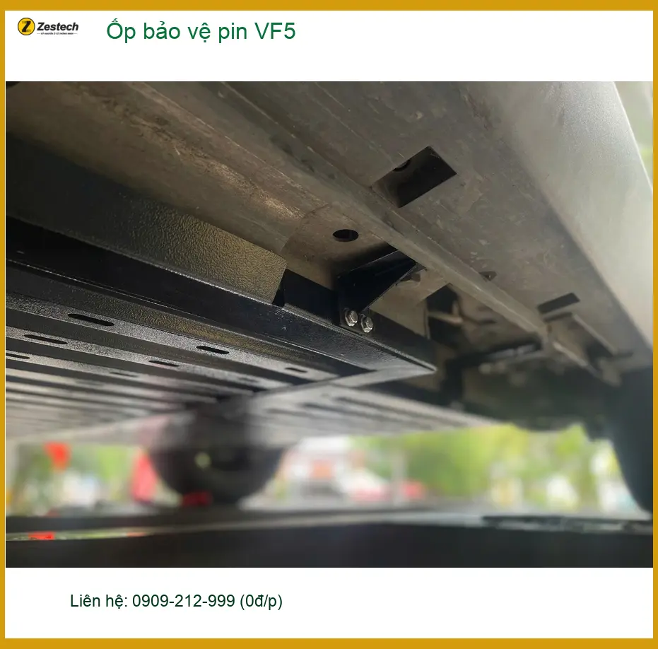 Anh Quý lắp ốp bảo vệ pin VinFast VF5 tại Thủ Đức để an tâm di chuyển ảnh thực tế 3