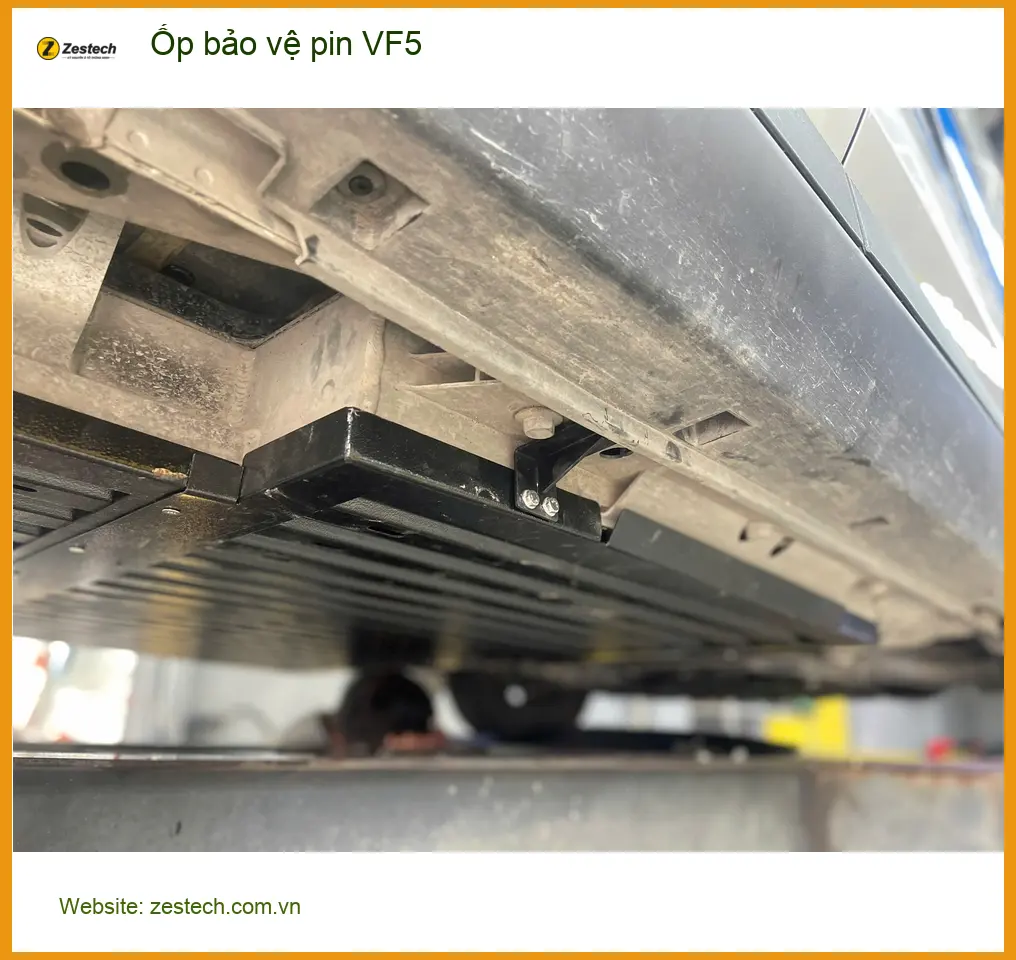 Anh Hải lắp ốp bảo vệ pin VinFast VF5 tại Quận 2 để bảo vệ pin xe