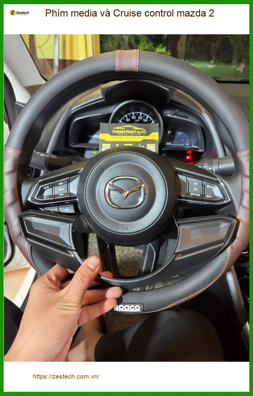 Chị Vân lắp Phím media và Cruise control Mazda 2 Quận 10 tiện lợi ảnh thực tế 5
