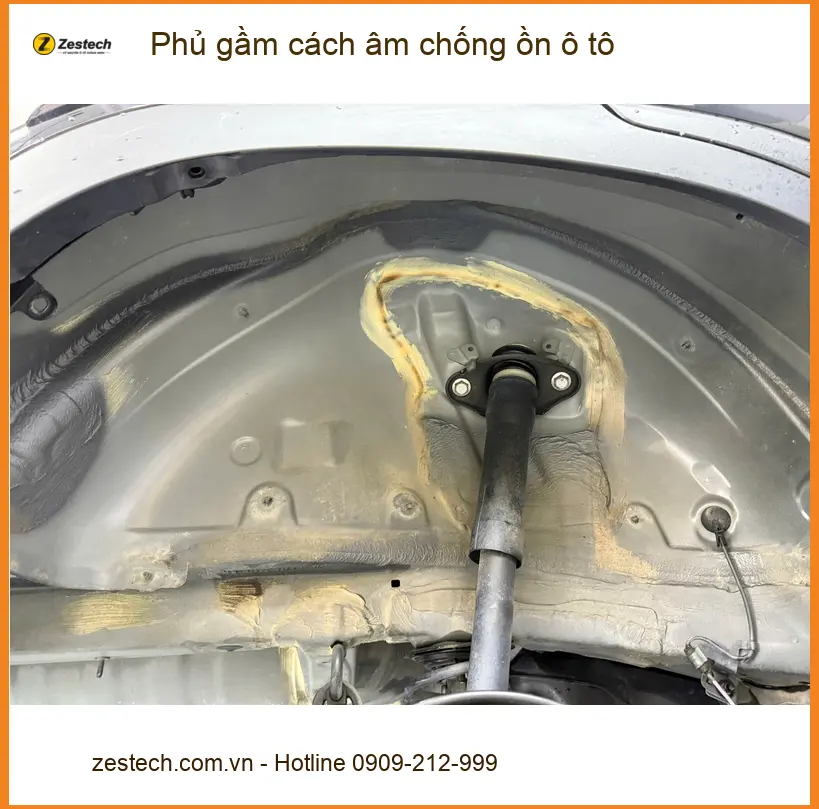 Chị Lan Anh phủ gầm cách âm chống ồn cho Honda CRV ở Quận 6 giảm ồn