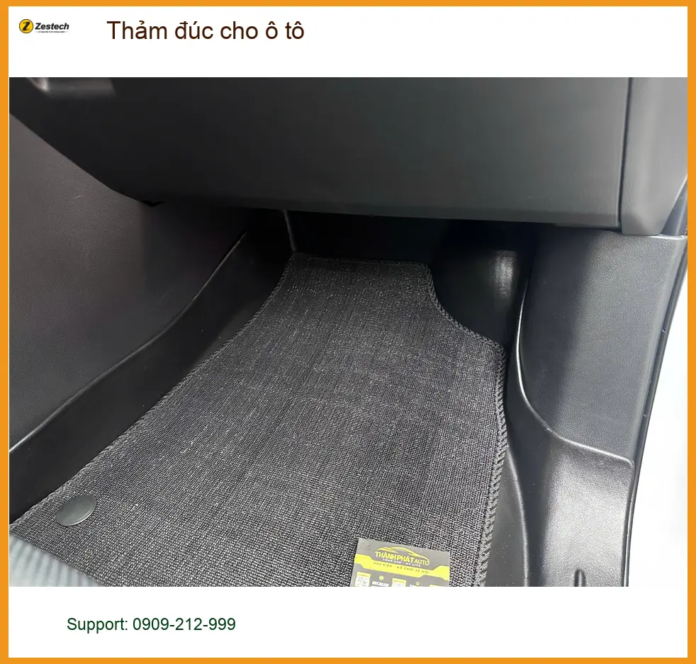 Chị Thảo lắp Thảm đúc cho Toyota Vios tại Thủ Đức để sàn xe luôn sạch