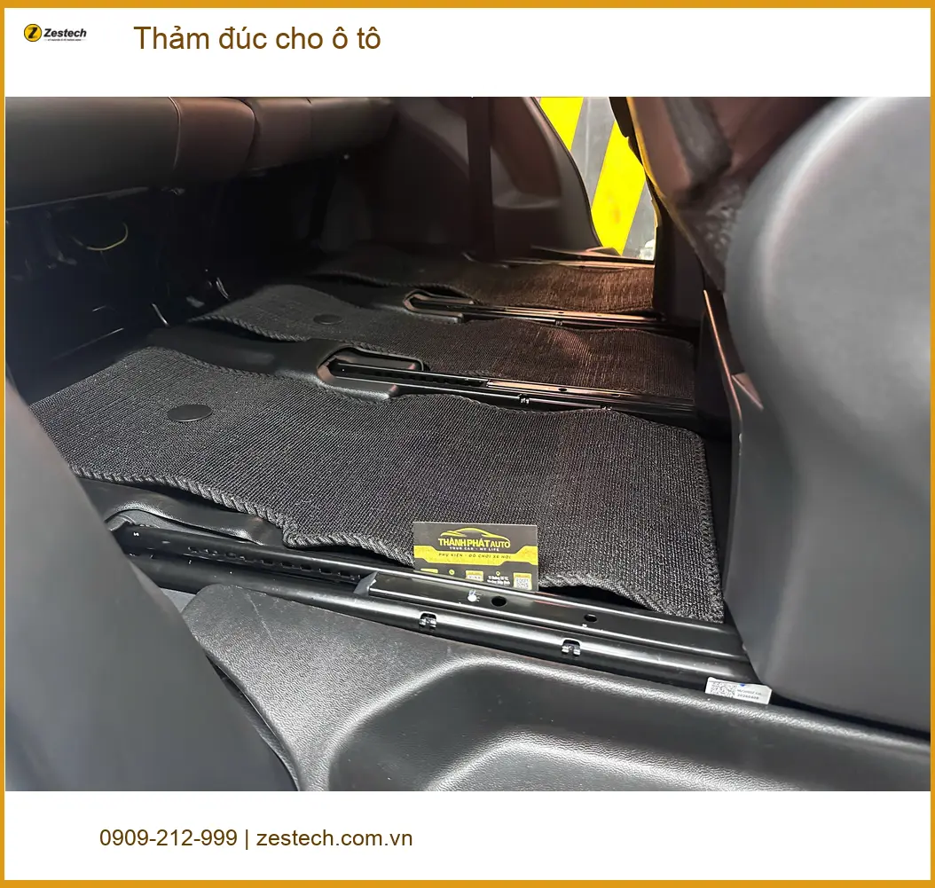 Chị Thảo lắp Thảm đúc cho Toyota Vios tại Thủ Đức để sàn xe luôn sạch ảnh thực tế 4
