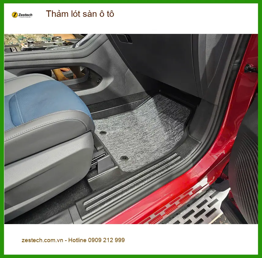 Anh Khang thay thảm lót sàn ô tô Honda CR-V tại Quận 1 vì thảm cũ đã rách ảnh thực tế 3