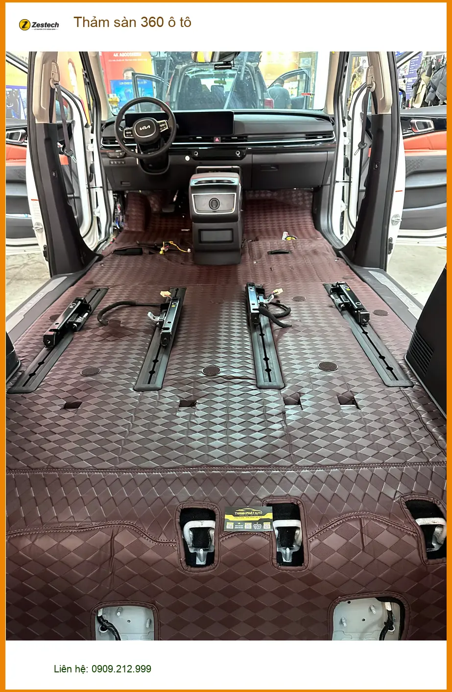 Chị Thùy lắp thảm sàn 360 ô tô Hyundai SantaFe tại Quận 9 để xe luôn sạch đẹp ảnh thực tế 3