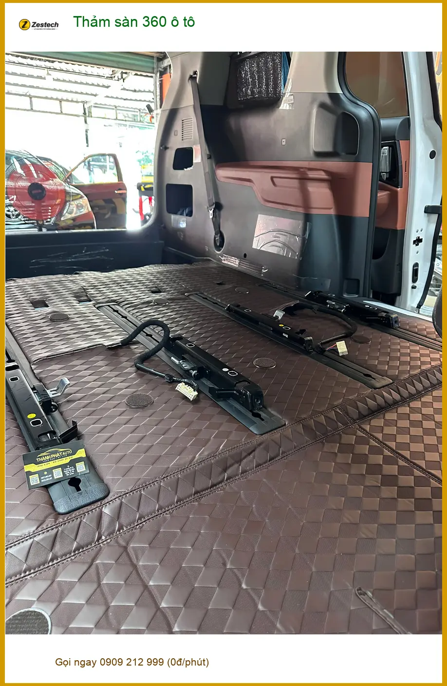 Chị Thùy lắp thảm sàn 360 ô tô Hyundai SantaFe tại Quận 9 để xe luôn sạch đẹp ảnh thực tế 5
