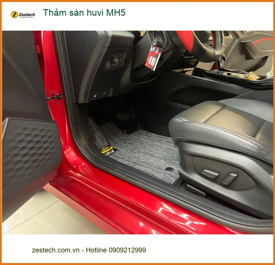 Chú Minh lắp thảm sàn Huvi MH5 cho Honda CR-V tại Quận 9 vì thảm cũ ẩm mốc ảnh thực tế 3