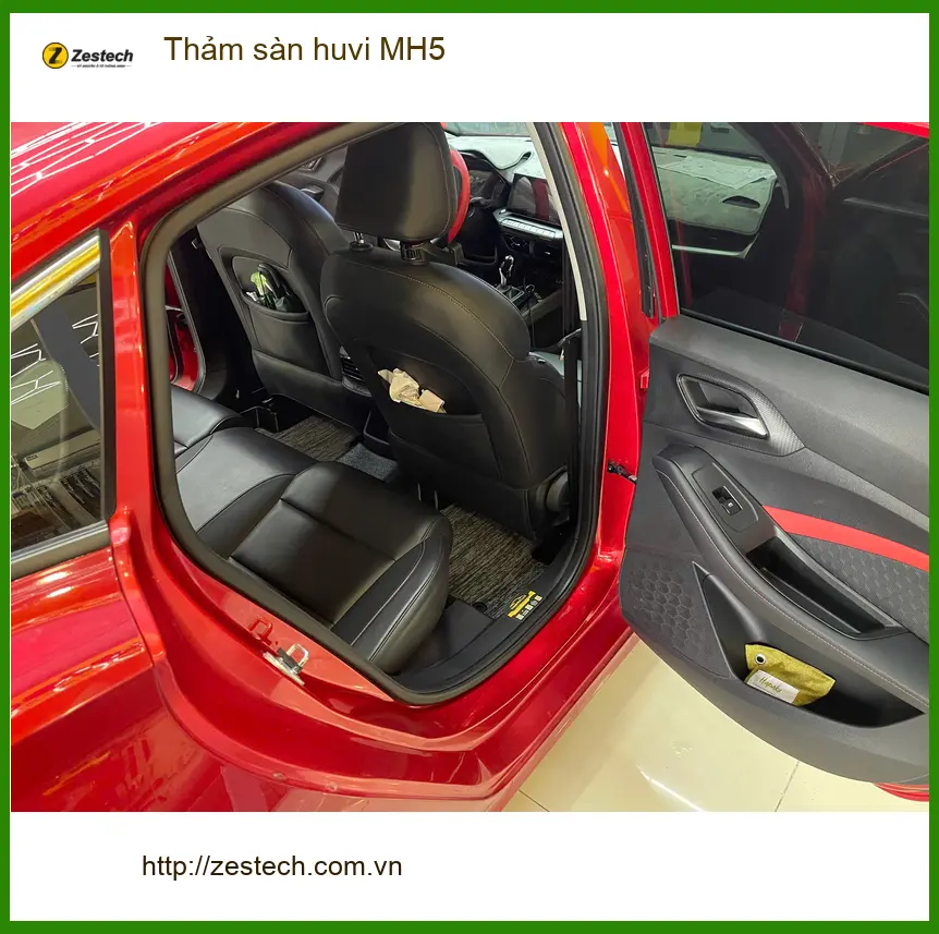 Chú Minh lắp thảm sàn Huvi MH5 cho Honda CR-V tại Quận 9 vì thảm cũ ẩm mốc ảnh thực tế 4