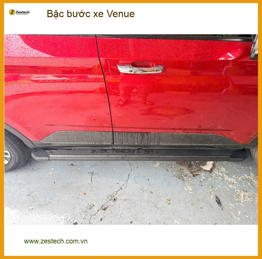Chị Thanh Thảo lắp bậc bước xe Venue để lên xuống xe tiện hơn ở Quận 9 ảnh thực tế 3