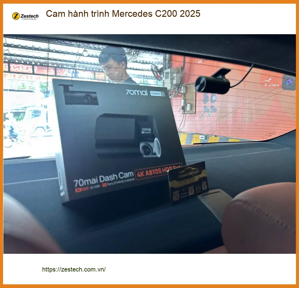 Anh Nhật lắp cam hành trình Mercedes C200 2025 tại Quận 12 vì lo ngại va quẹt khi di chuyển trong phố ảnh thực tế 3