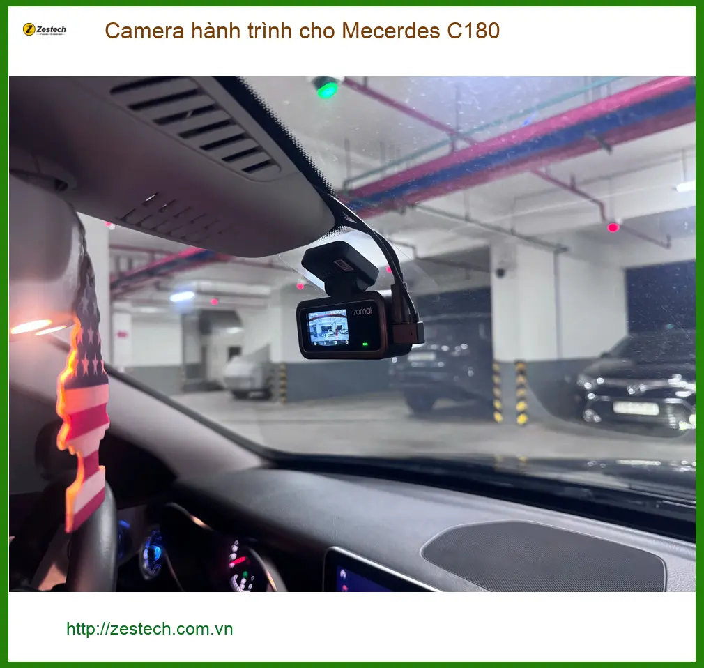 Anh Nhật lắp camera hành trình cho Mercedes C180 tại Quận 9