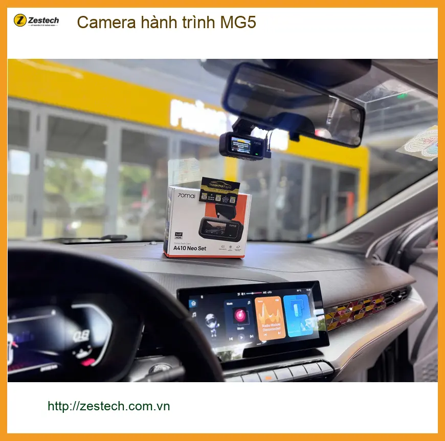 Chị Thảo lắp camera hành trình cho MG5 để an tâm lái xe trên đường đông đúc Quận 9