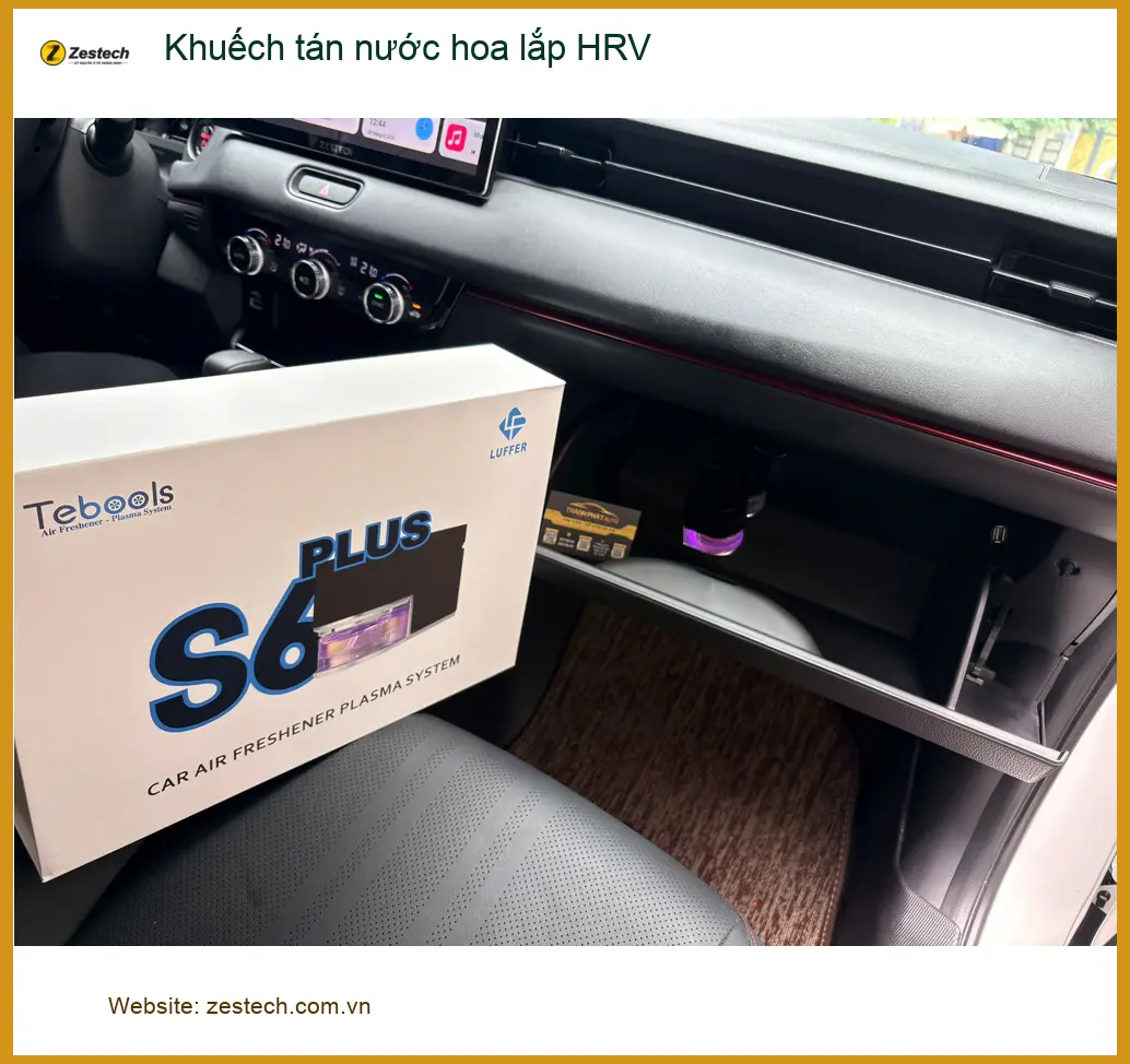 Chị Minh Thư lắp khuếch tán nước hoa cho Honda HRV tại Thủ Đức