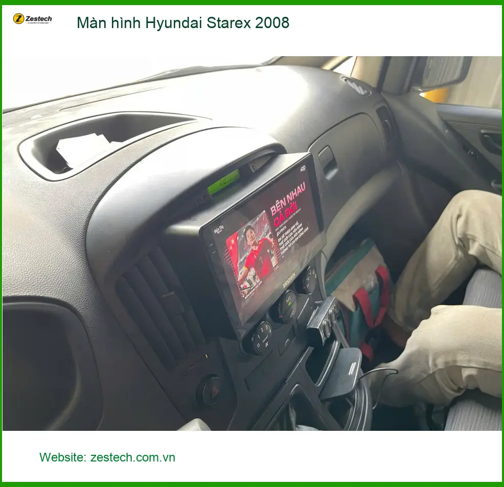 Chú Tấn lắp màn hình Hyundai Starex 2008 ở Quận 12 vì màn hình cũ đã lỗi thời. ảnh thực tế 4