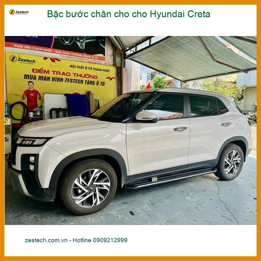 Cô Hà lắp bậc bước chân cho Hyundai Creta tại Quận Thủ Đức để cả nhà dễ dàng lên xuống xe
