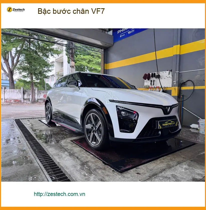 Anh Tấn lắp Bậc bước chân VF7 tại Quận 9 để xe sang, tiện dụng hơn ảnh thực tế 2