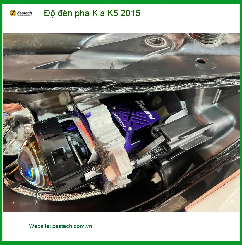 Anh Tùng độ đèn pha Kia K5 2015 Quận Thủ Đức vì đèn zin mờ, khó quan sát khi đi đêm ảnh thực tế 4