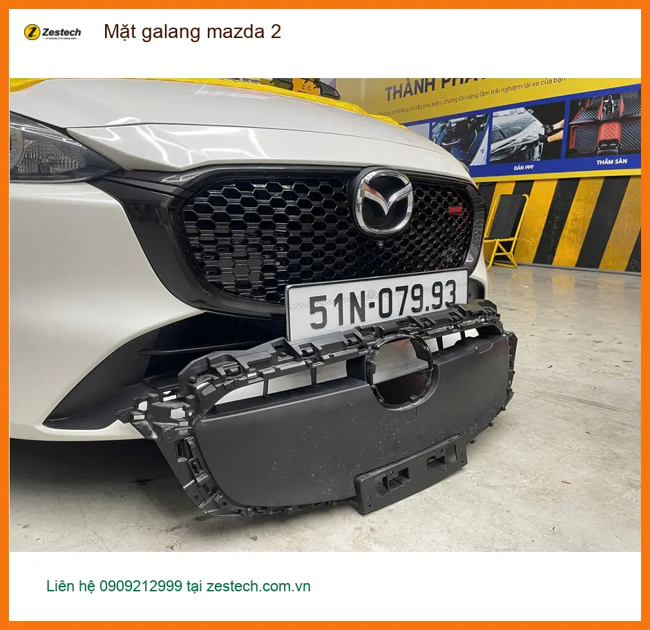 Anh Phước độ mặt galang thể thao cho Mazda 2 tại Quận 12 để xe nổi bật hơn