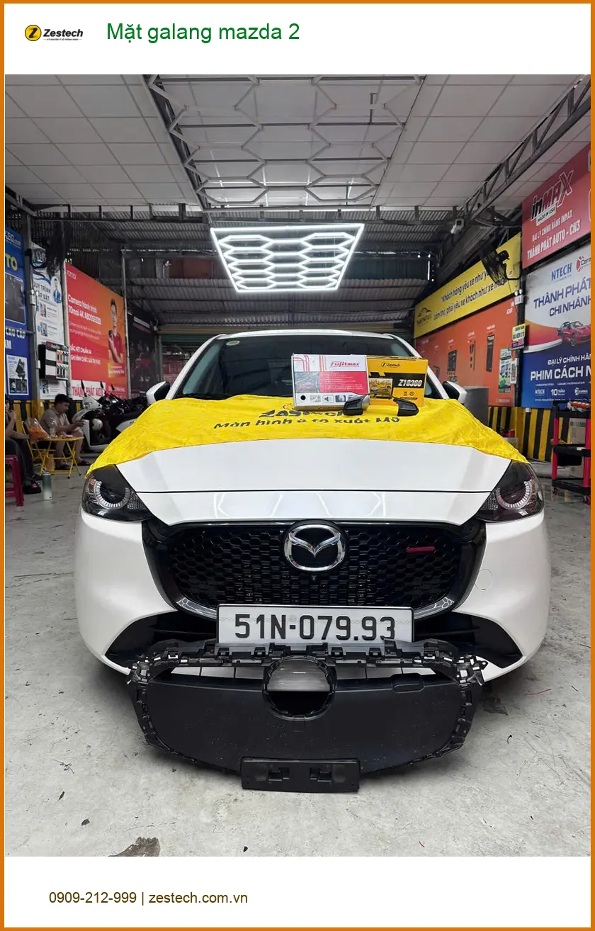 Anh Phước độ mặt galang thể thao cho Mazda 2 tại Quận 12 để xe nổi bật hơn ảnh thực tế 2