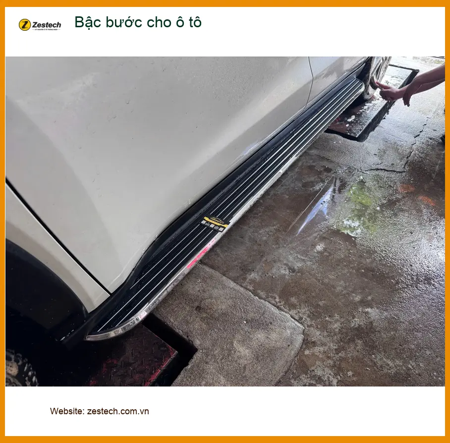 Khách Nam lắp bậc bước cho VinFast Lux SA tại Gò Vấp để gia đình tiện lên xuống ảnh thực tế 2