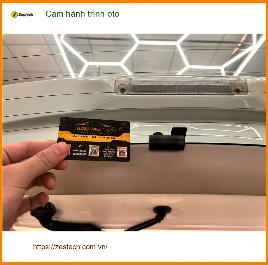 Anh Minh lắp cam hành trình oto Hyundai Santa Fe tại Quận Phú Nhuận vì cần ghi lại mọi sự cố
