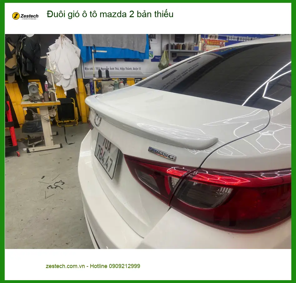 Chị Thảo lắp đuôi gió ô tô Mazda 2 bản thiếu tại Quận 4 để xe hoàn thiện hơn ảnh thực tế 3