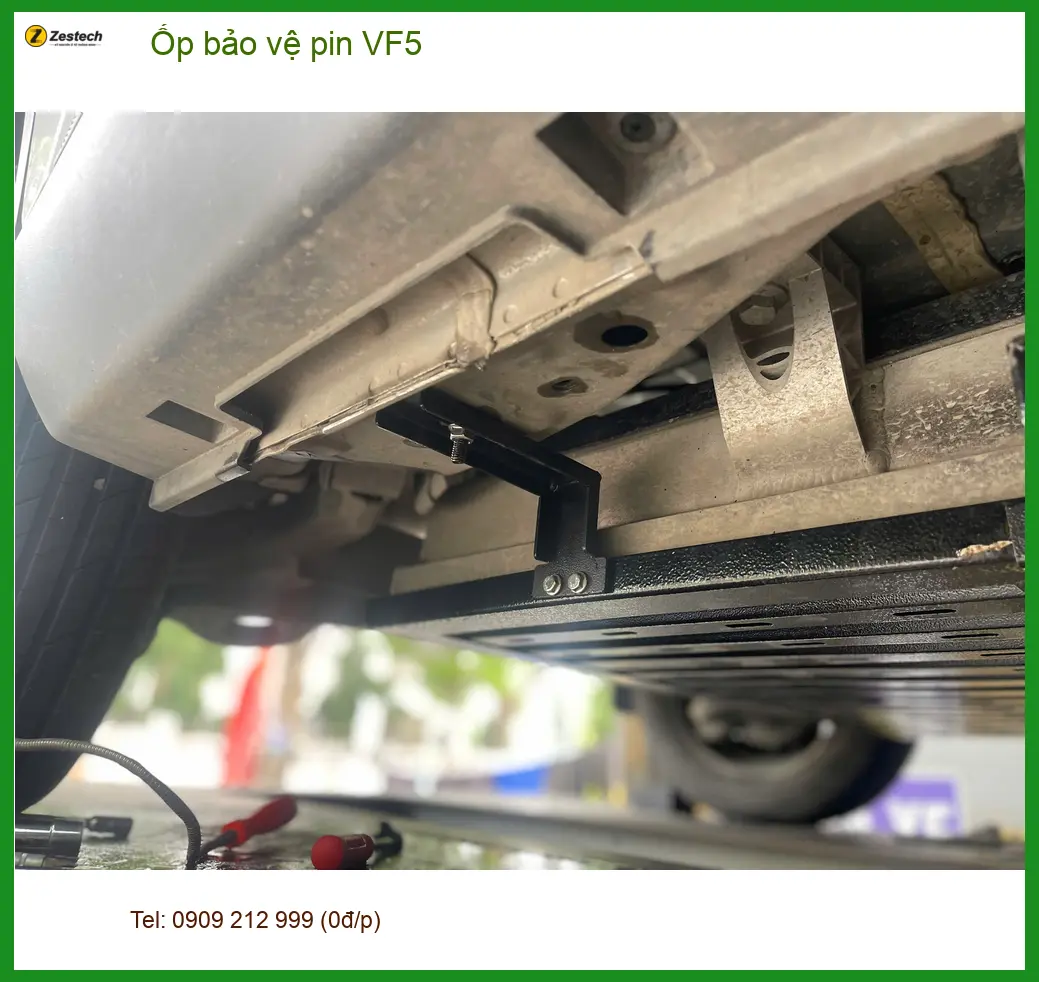 Chú Sơn lắp ốp bảo vệ pin VF5 tại Quận Gò Vấp để xe bền bỉ hơn