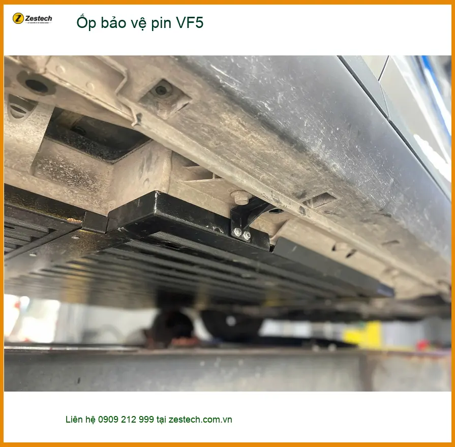 Chú Sơn lắp ốp bảo vệ pin VF5 tại Quận Gò Vấp để xe bền bỉ hơn ảnh thực tế 3